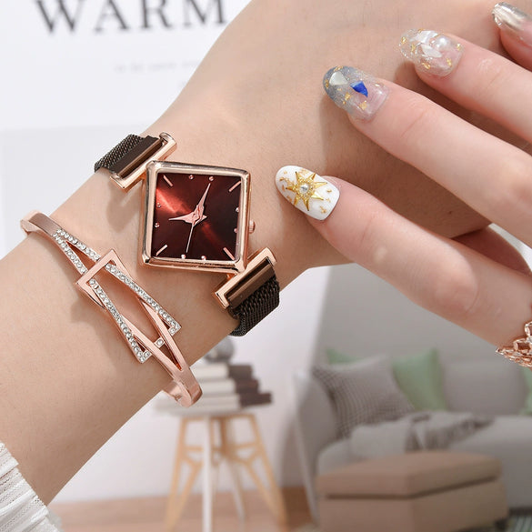 Wholesale Women's Alloy Fashion Watch Set With Round Dial And Textile Strap