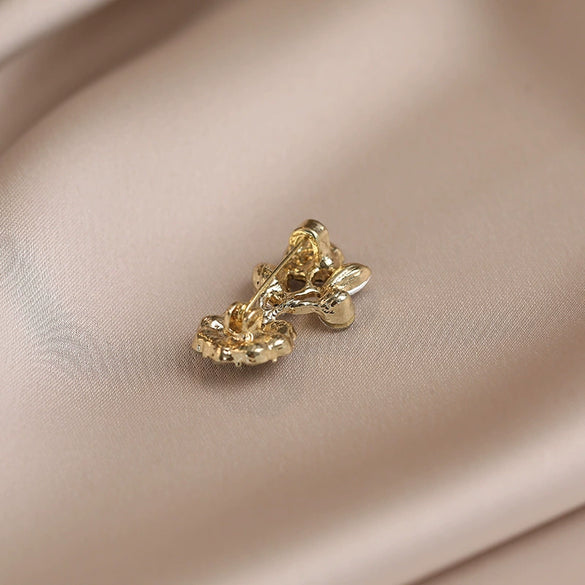 Wholesale Women's Alloy Flower Brooch With Electroplating And Minimalist Design