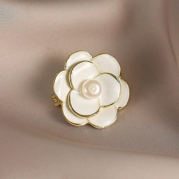 Wholesale Women's Alloy Flower Camellia Brooch With Electroplating Design