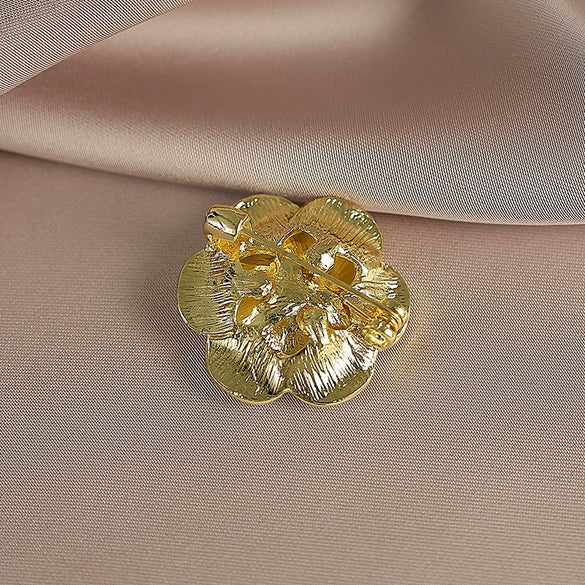 Wholesale Women's Alloy Flower Camellia Brooch With Electroplating Design