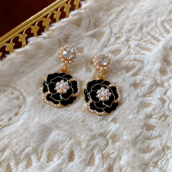 Wholesale Women's Alloy Flower Earrings With Diamond And Pearl Design Retro Fashion Temperament