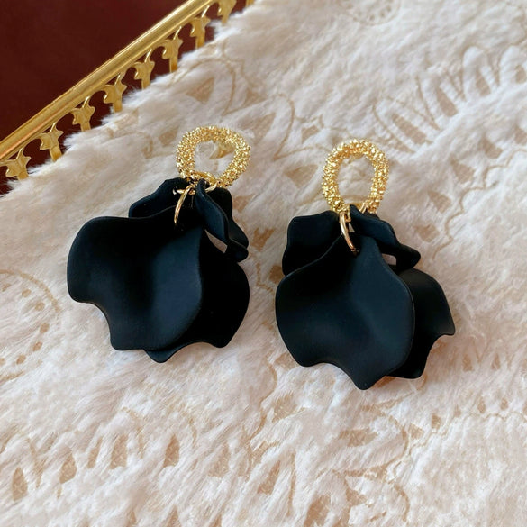 Wholesale Women's Alloy Flower Earrings With Diamond And Pearl Design Retro Fashion Temperament
