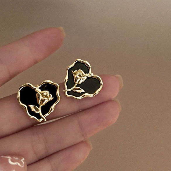 Wholesale Women's Alloy Flower Earrings With Diamond And Pearl Design Retro Fashion Temperament