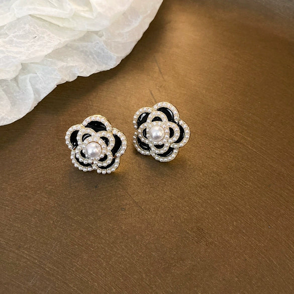 Wholesale Women's Alloy Flower Earrings With Diamond And Pearl Design Retro Fashion Temperament