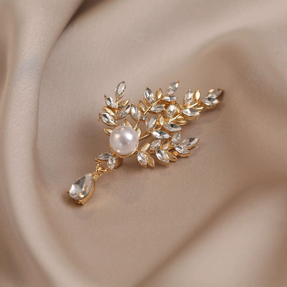 Wholesale Women's Alloy Flower Leaf Minimalist Electroplated Brooch Coat Accessories