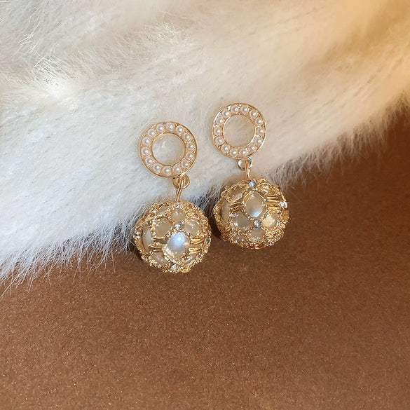 Wholesale Women's Alloy Geometric Silver Needle Diamond Pearl Earrings With Electroplating Treatment Light Luxury High Grade Style