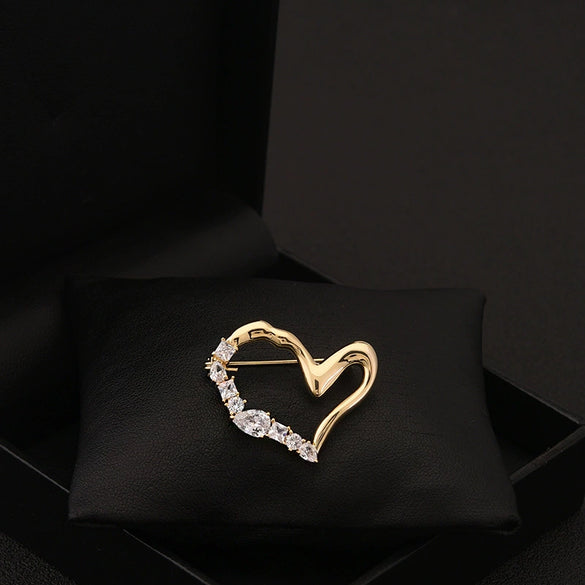 Wholesale Women's Alloy Heart Shape Crystal Antiexposure Brooch With Electroplating Treatment For Clothes Neckline Highend And Niche Jewelry