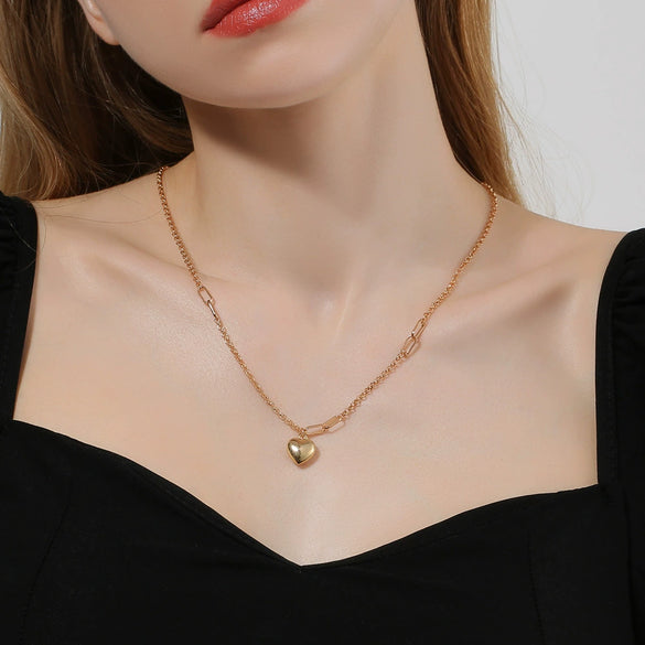 Wholesale Women's Alloy Heart Shape Pendant O Chain Necklace With Electroplating Treatment Korean Fashion Simple Love Style
