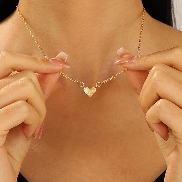 Wholesale Women's Alloy Heart Shape Pendant O Chain Necklace With Electroplating Treatment Korean Fashion Simple Love Style