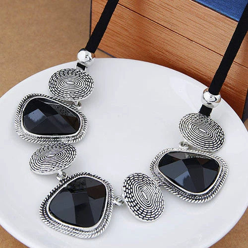 Wholesale Women's Alloy Resin Geometric U Shape Exaggerated Necklace