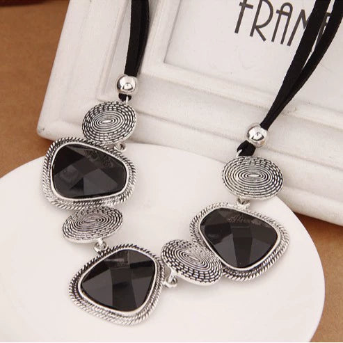 Wholesale Women's Alloy Resin Geometric U Shape Exaggerated Necklace