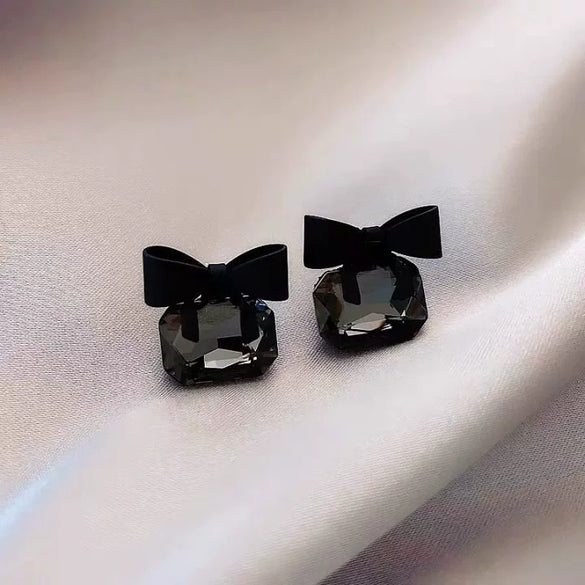 Wholesale Women's Alloy Silver Needle Geometric Earrings Set With Black Crystal High End Luxury Style