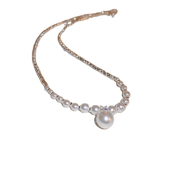 Wholesale Women's Broken Silver Imitation Pearl Zircon Pendant Necklace With Geometric Pattern Handmade Light Luxury Clavicle Chain