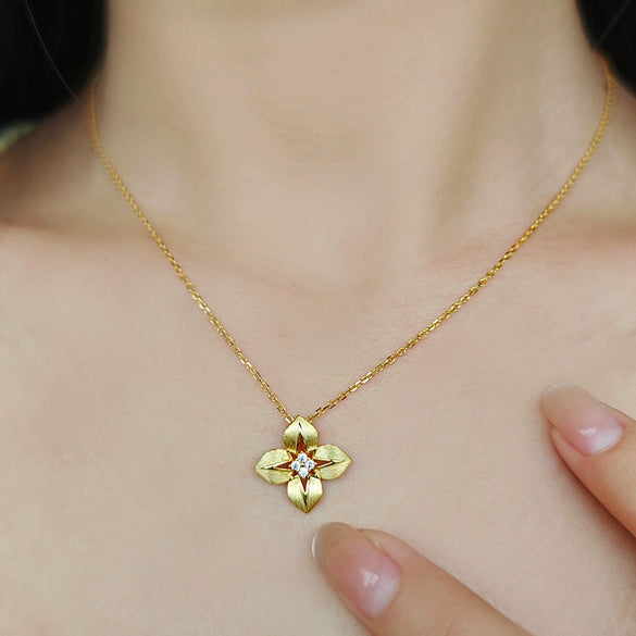 Wholesale Women's Brushed 925 Silver Four Leaf Flower Necklace With 18K Gold Plated Retro Design
