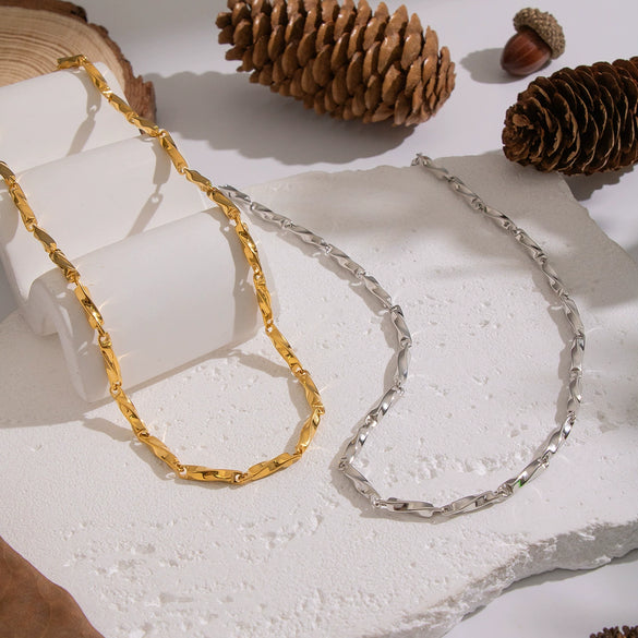 Wholesale Women's Casual Geometric Stainless Steel Necklace With 18K Real Gold Pvd Furnace Vacuum Plating