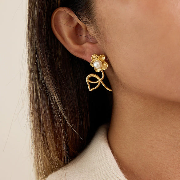 Wholesale Women's Casual Style Stainless Steel Electroplated Flower Earrings