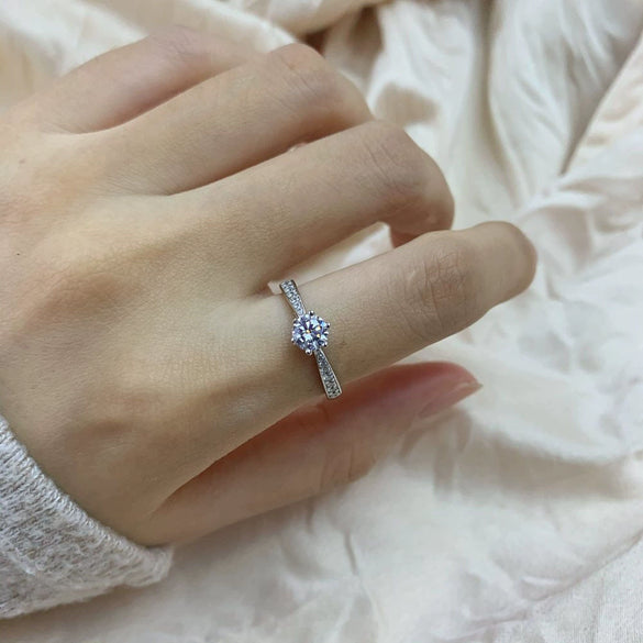 Wholesale Women's Classic Light Luxury Geometric 925 Sterling Silver Ring With High Carbon Diamond Microinlaid And Electroplated