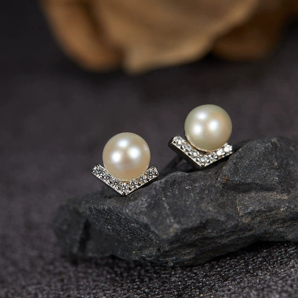 Wholesale Women's Cold Style Light Luxury Niche Design Geometric S925 Sterling Silver And Natural Freshwater Pearl Pendant Necklace Set With Gems