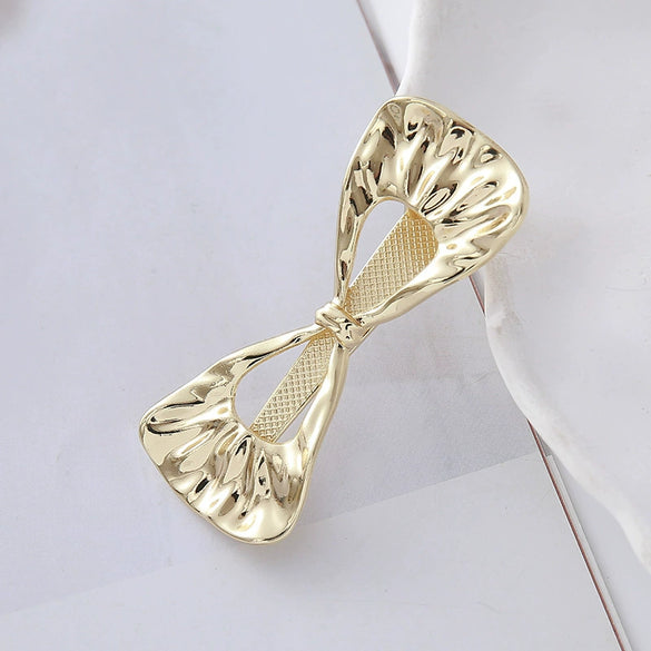 Wholesale Women's Cold Style Zinc Alloy Wave Shaped Duckbill Hairpin With Love Butterfly Design And Electroplating Treatment