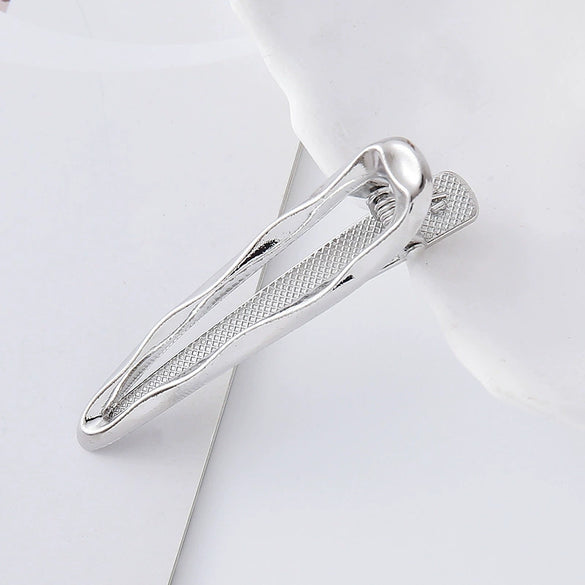 Wholesale Women's Cold Style Zinc Alloy Wave Shaped Duckbill Hairpin With Love Butterfly Design And Electroplating Treatment