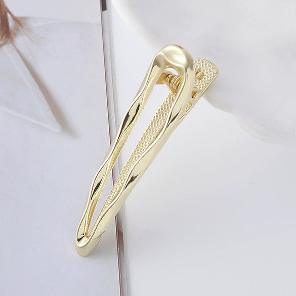 Wholesale Women's Cold Style Zinc Alloy Wave Shaped Duckbill Hairpin With Love Butterfly Design And Electroplating Treatment