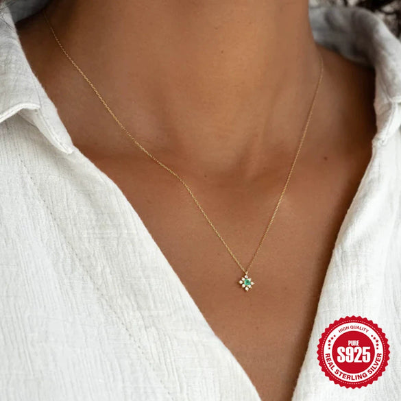 Wholesale Women's Collarbone Necklace 925 Sterling Silver Flower Emerald Diamond Encrusted O Shaped Chain Geometric Design Electroplating