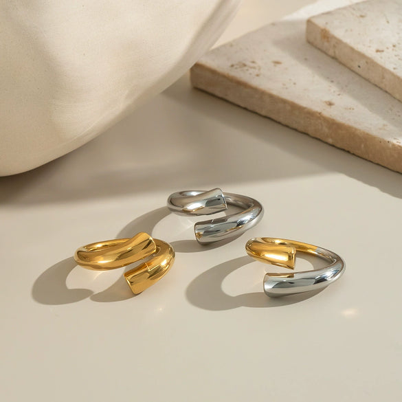 Wholesale Women's Colorblocking Gold And Silver Titanium Steel Ring With Geometric Pattern And Electroplating Processing