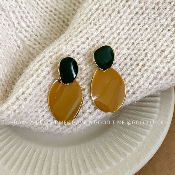 Wholesale Women's Copper Earrings Geometric Style Electroplating Oval Curved Morandi Oil Drop Design