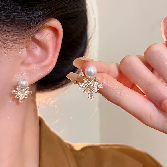 Wholesale Women's Copper Electroplated Maple Leaf Zircon Earrings Light Luxury Exquisite Highend Elegant Fashion Allmatch