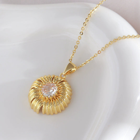 Wholesale Women's Copper Flower Necklace Electroplated With O Word Chain