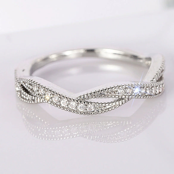 Wholesale Women's Copper Geometric Mobius Ring With Zirconia Light Luxury Style