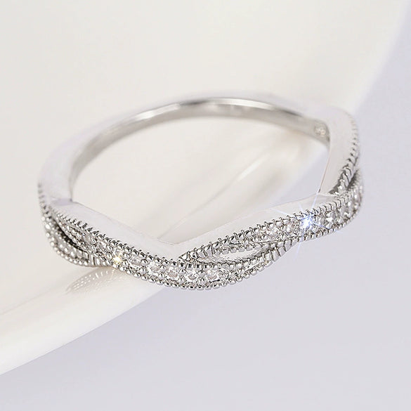 Wholesale Women's Copper Geometric Mobius Ring With Zirconia Light Luxury Style