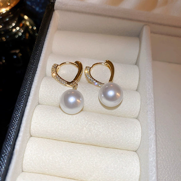Wholesale Women's Copper Geometric Pearl Earrings With Diamond Design Retro And Exquisite Style