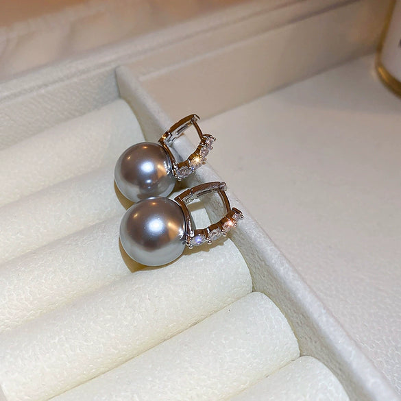 Wholesale Women's Copper Geometric Pearl Earrings With Diamond Design Retro And Exquisite Style