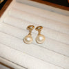 Wholesale Women's Copper Geometric Pearl Earrings With Diamond Design Retro And Exquisite Style
