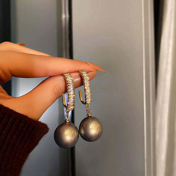 Wholesale Women's Copper Geometric Pearl Earrings With Diamond Design Retro And Exquisite Style