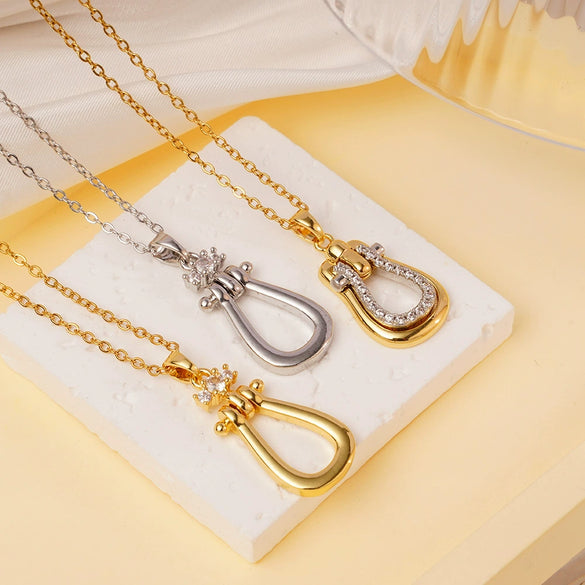 Wholesale Women's Copper Inlaid Zircon Geometric Horseshoe Buckle Pendant Necklace With Stainless Steel O Word Chain And Electroplating