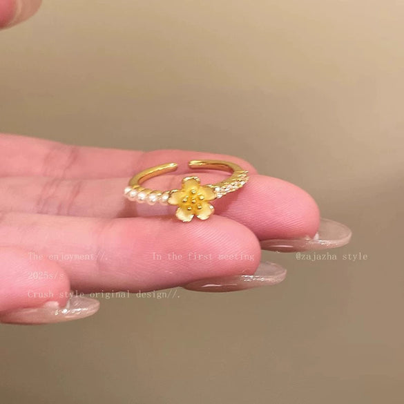 Wholesale Women's Copper Ring With Geometric Heart Shape Flower And Bow Patterns Retro Niche Design Electroplating Process