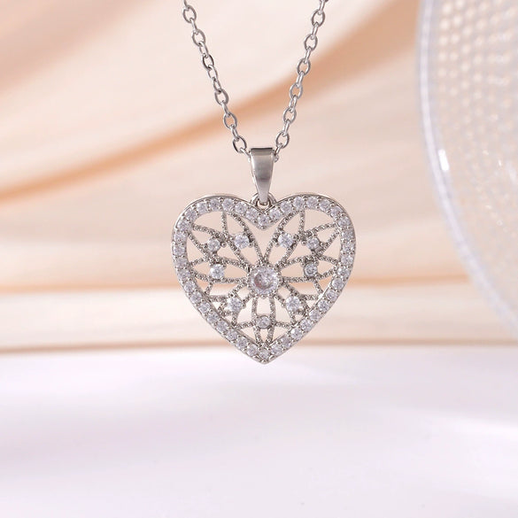 Wholesale Women's Copper Water Drop Zircon Necklace With Heart Shape And Electroplating Process