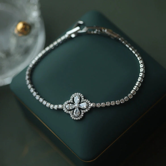 Wholesale Women's Copper Zircon Heart Shape Love Adjustable Bracelet With Real Gold Electroplated Fashion Light Luxury Design