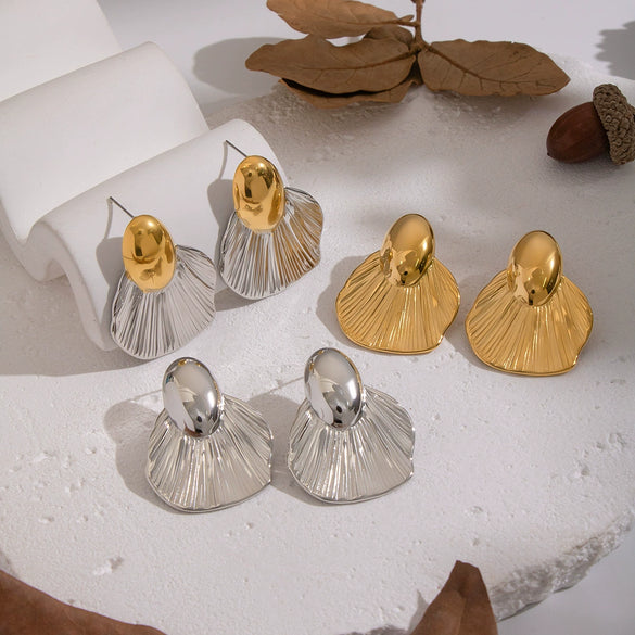 Wholesale Women's Creative Geometric Asymmetrical Striped Leaf Stainless Steel Earrings With Pvd Furnace Vacuum Real Gold Plating Jewelry Accessories