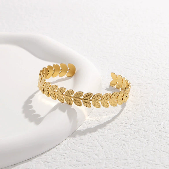 Wholesale Women's Creative Stainless Steel Leaf C Shaped Opening Adjustable 18K Gold Plated Bracelet With Electroplating Treatment