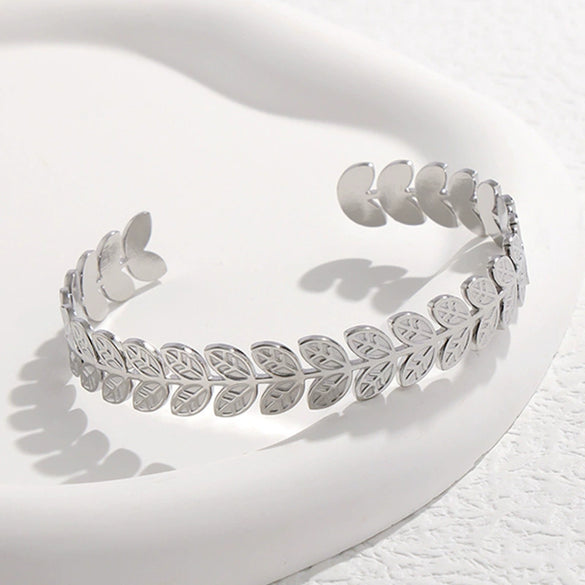 Wholesale Women's Creative Stainless Steel Leaf C Shaped Opening Adjustable 18K Gold Plated Bracelet With Electroplating Treatment
