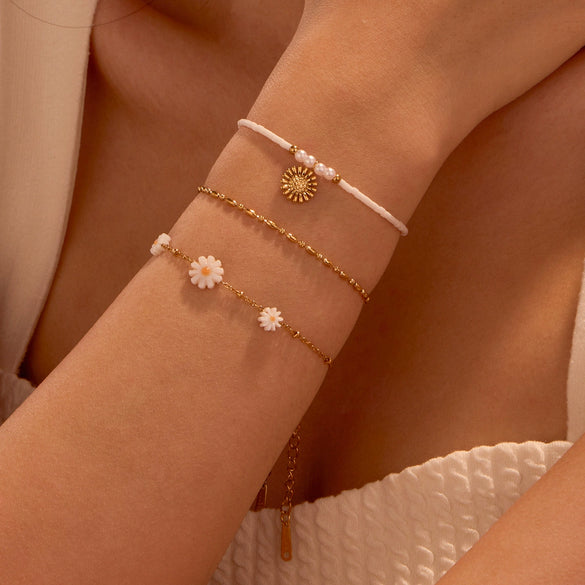 Wholesale Women's Daisy Pearl Stainless Steel 18K Electroplated Geometric Fashion Jewelry Bracelet