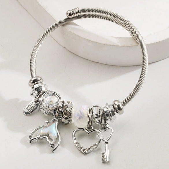Wholesale Women's Diamond Elegant Fishtail Love Pendant Bracelet Made Of Alloy Stainless Steel