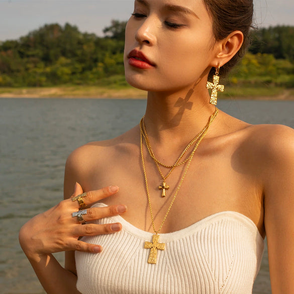 Wholesale Women's Double Layer Retro Fashion Cross Stainless Steel And Titanium Steel Necklace With Geometric Pattern And Electroplating Design