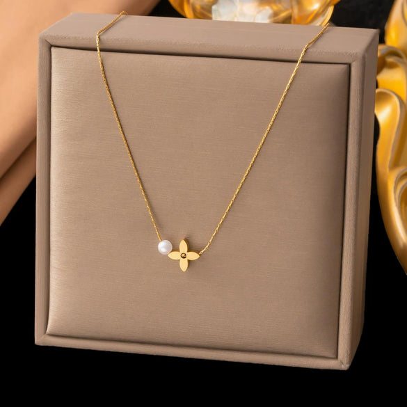 Wholesale Women's Doublelayered Long Necklace With Heart Shape Titanium Steel Pendant Real Gold Plated In The Furnace Oshaped Chain