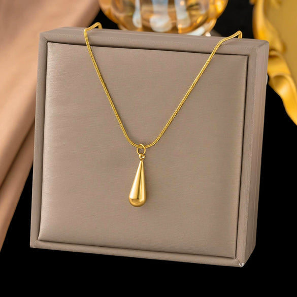 Wholesale Women's Doublelayered Long Necklace With Heart Shape Titanium Steel Pendant Real Gold Plated In The Furnace Oshaped Chain