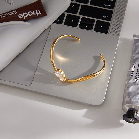 Wholesale Women's Drop Shaped Zircon Wave Open Bracelet Fashion Minimalist Electroplated Stainless Steel Jewelry