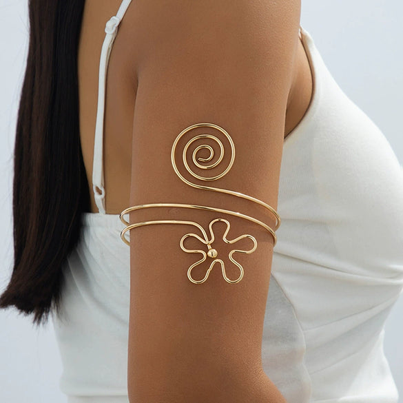 Wholesale Women's Electroplated Alloy Bracelet With Geometric Pattern And Sweet And Cool Style